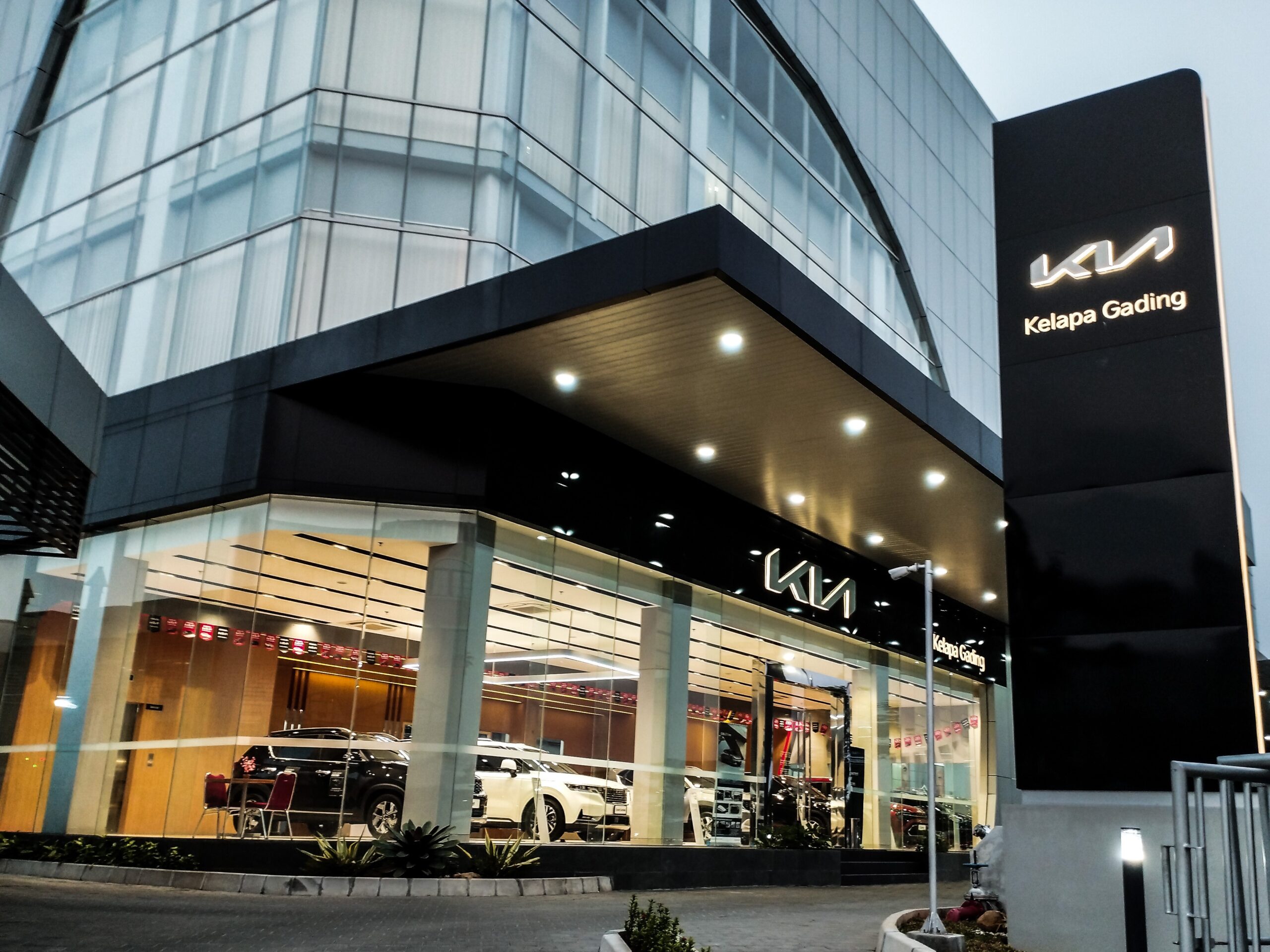 Para pelanggan yang ingin menikmati program ini dapat langsung mendatangi bengkel resmi Kia salah satunya Kia Kelapa Gading scaled