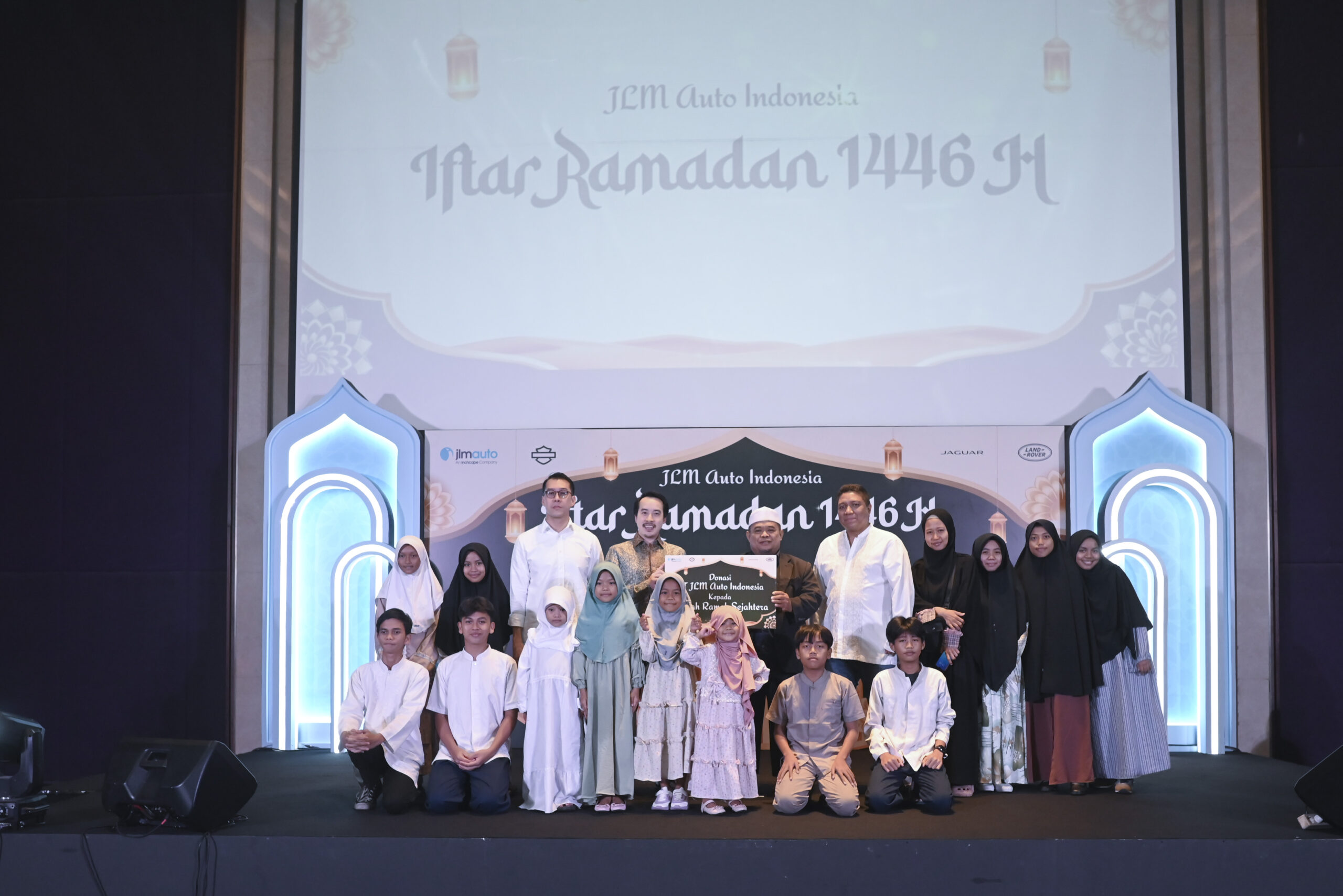 Bakti sosial JLM Auto Indonesia