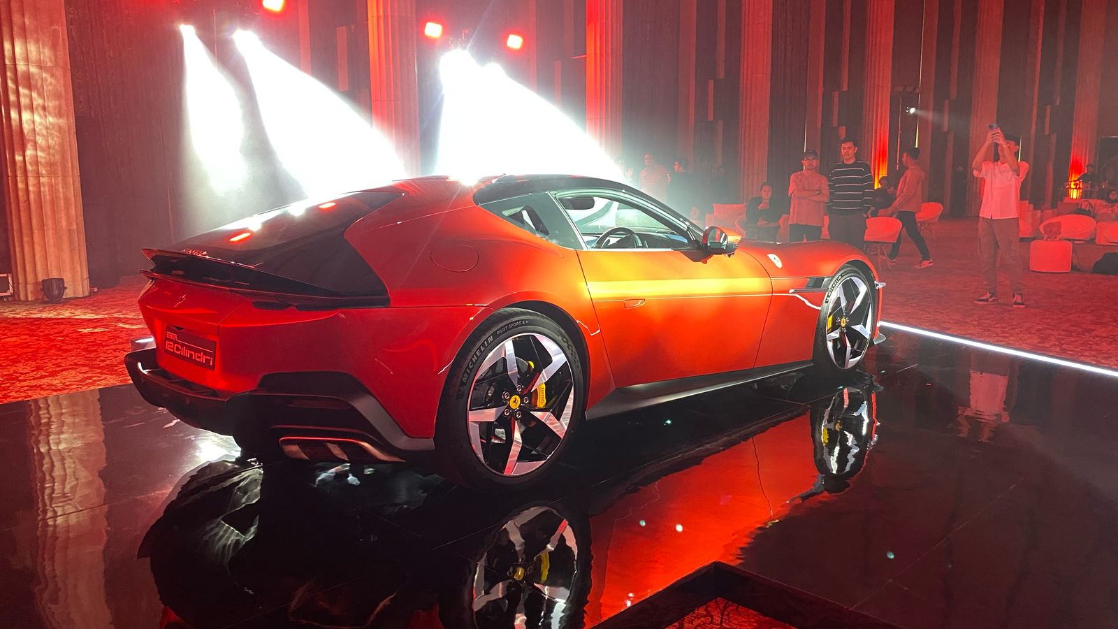 ferrari 12 cilindri 6