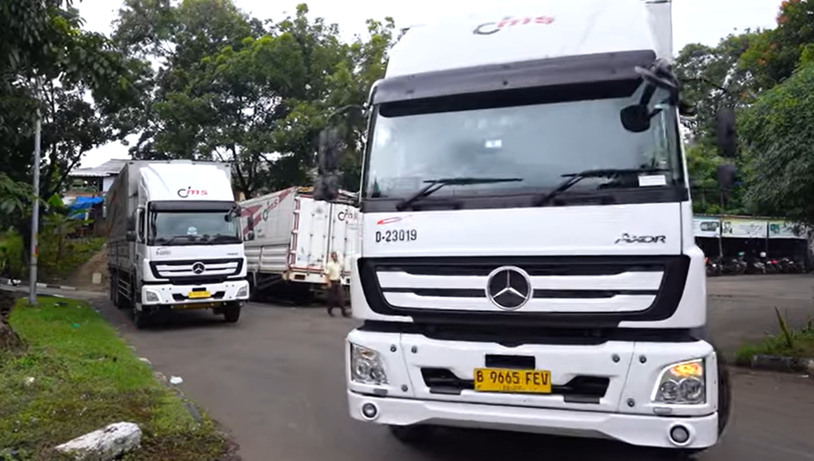 PT Dinamika Makmur Sentosa optimalkan 18 unit Mercedes-Benz Axor untuk kebutuhan logistik