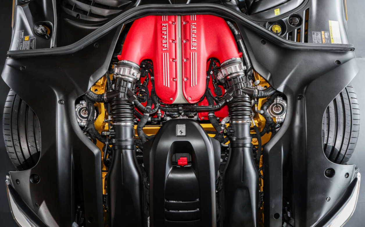 Mesin V12 F140HD bertenaga 819 hp