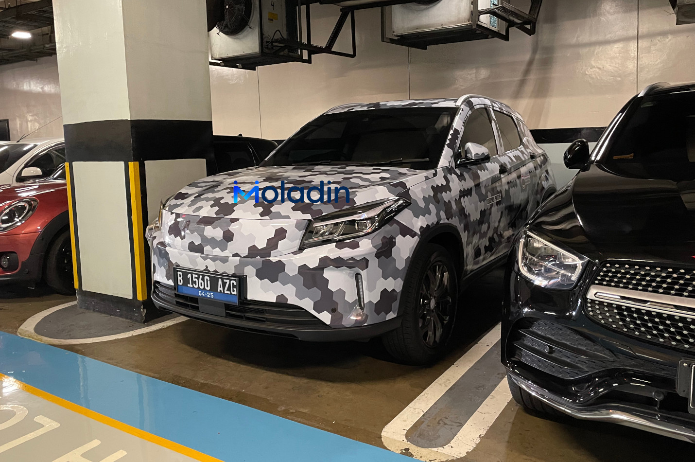 Spyshot Seres 3 Kepergok di Parkiran