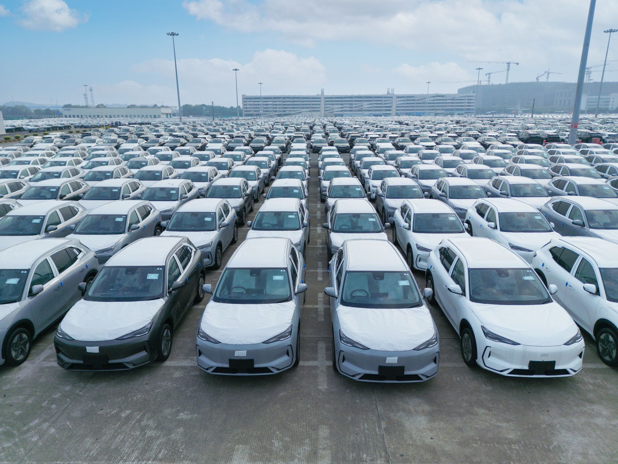 Geely Auto Indonesia Mulai Pengiriman Unit Geely EX5