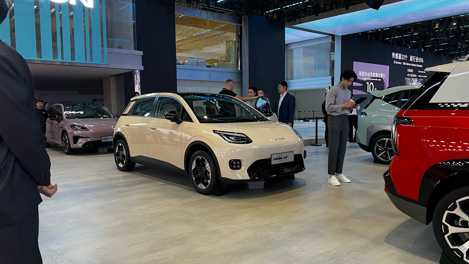 Auto Shanghai 2025: AION UT EV Siap Gempur Pasar Mobil Listrik Indonesia! AION UT EV siap bersaing dengan BYD Dolphin