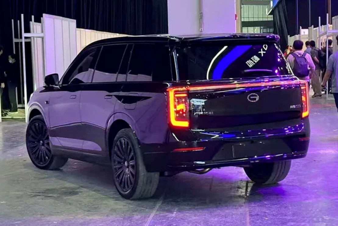 Tampilan bagian belakang simpel dan modern