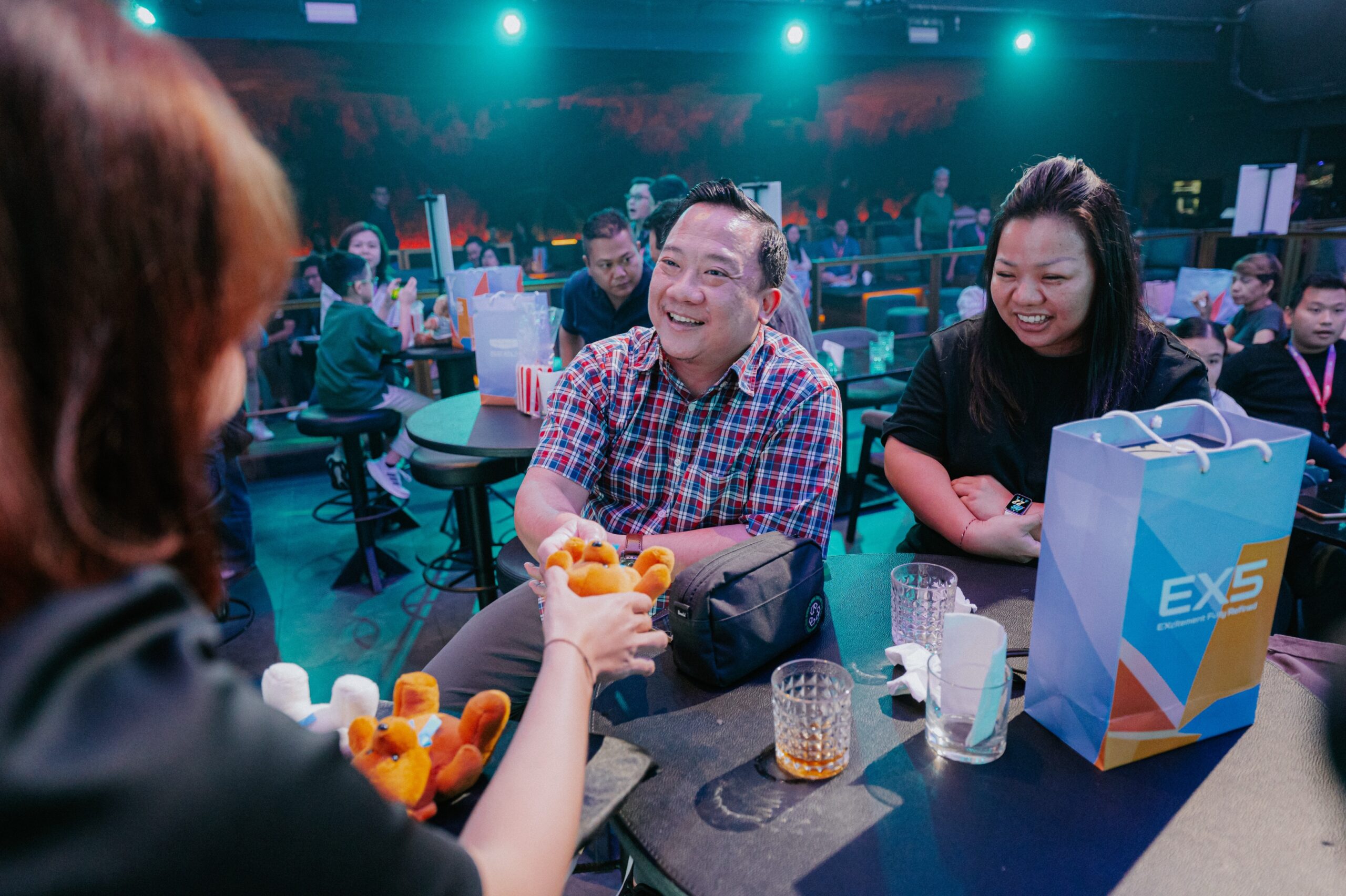 Serah Terima 1.000 Unit Geely EX5 dan Jaminan Layanan Purnajual Salah satu konsumen dalam handover ceremony Geely EX5