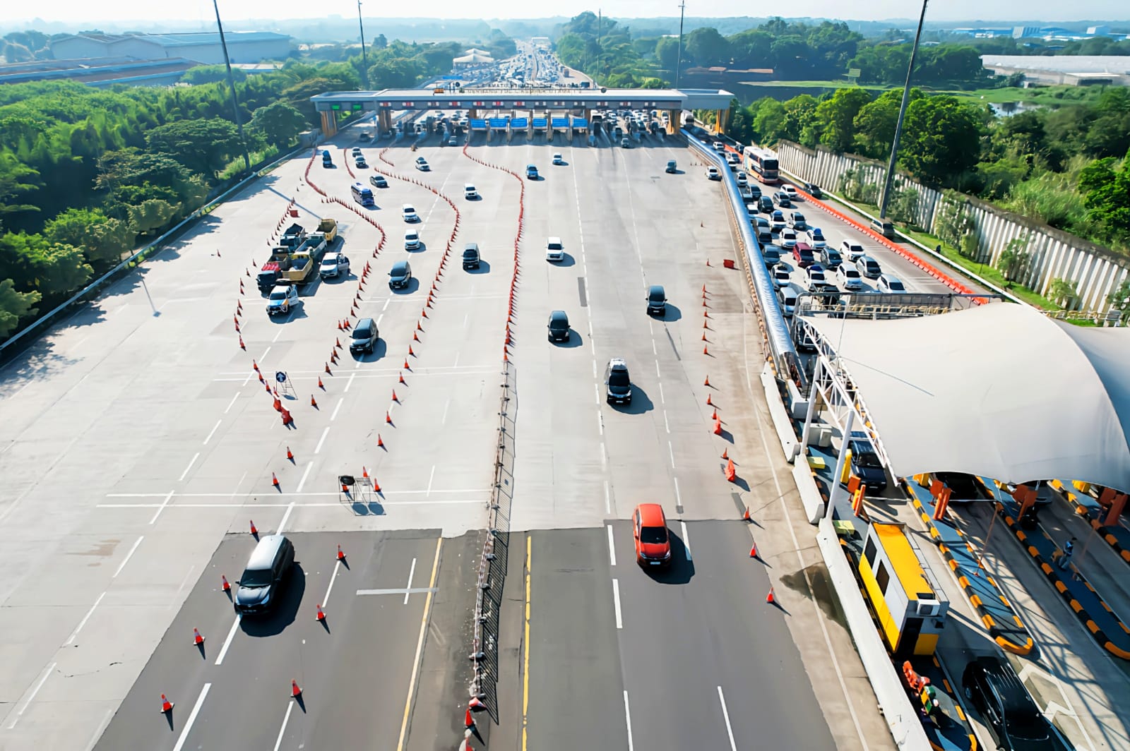 One Way Nasional Usai, Simak Perbedaan One Way vs Contraflow Wapres Gibran Tinjau Arus Balik di JMTC
