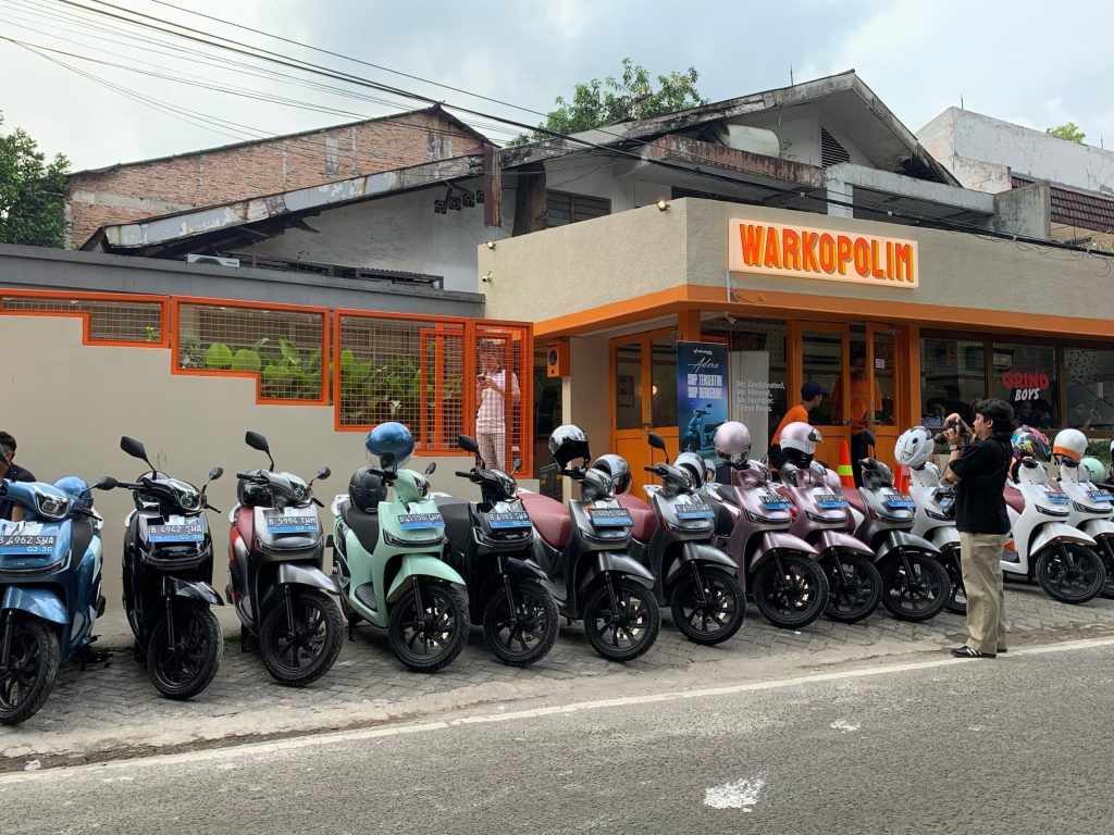 Indomobil Emotor Resmikan Komunitas Motor Listrik Adoraiders