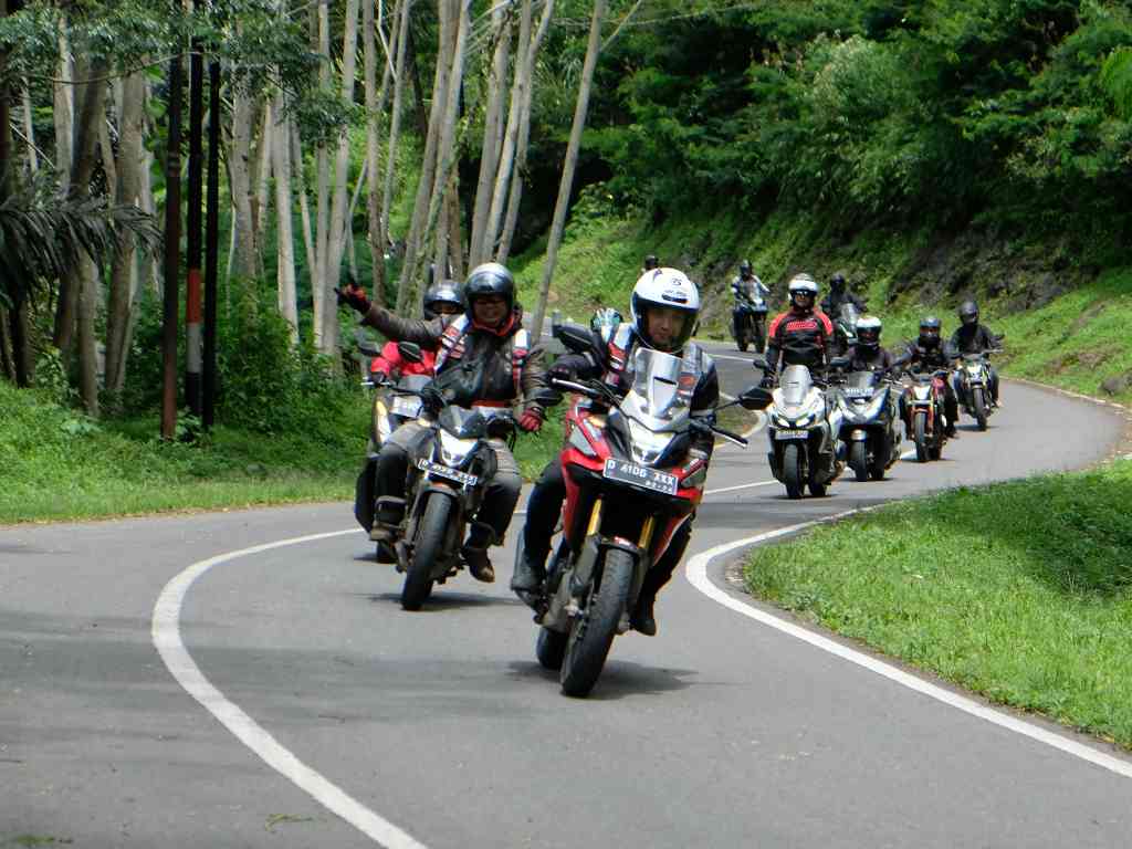 Memahami Beragam Garis Marka Jalan, Jangan Melanggar! garis putih utuh