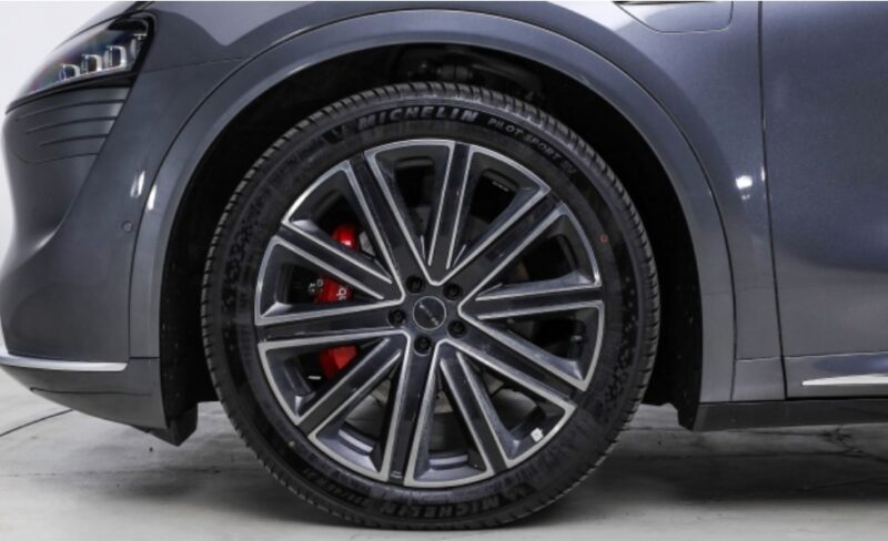 Luxeed R7 PHEV Rilis di Cina, Pakai OS Huawei Klaim Jarak Tempuh 1.673 km luxeed r7 2