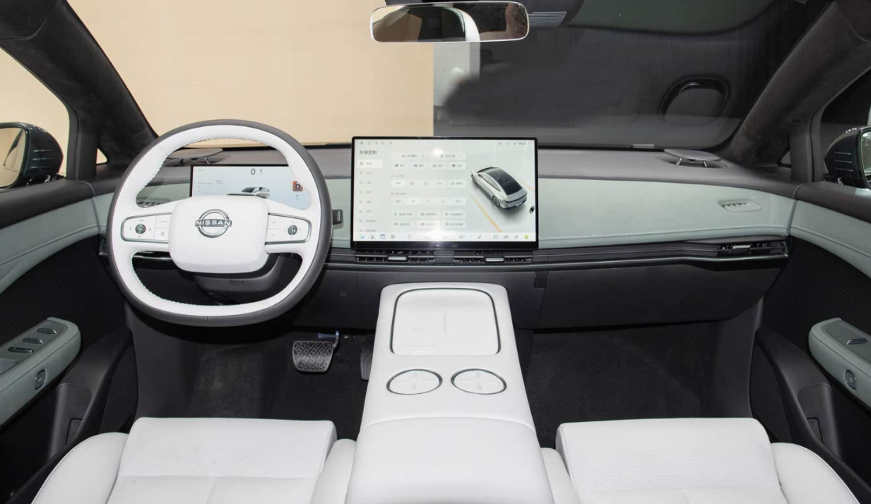 Interior Nissan N7 EV
