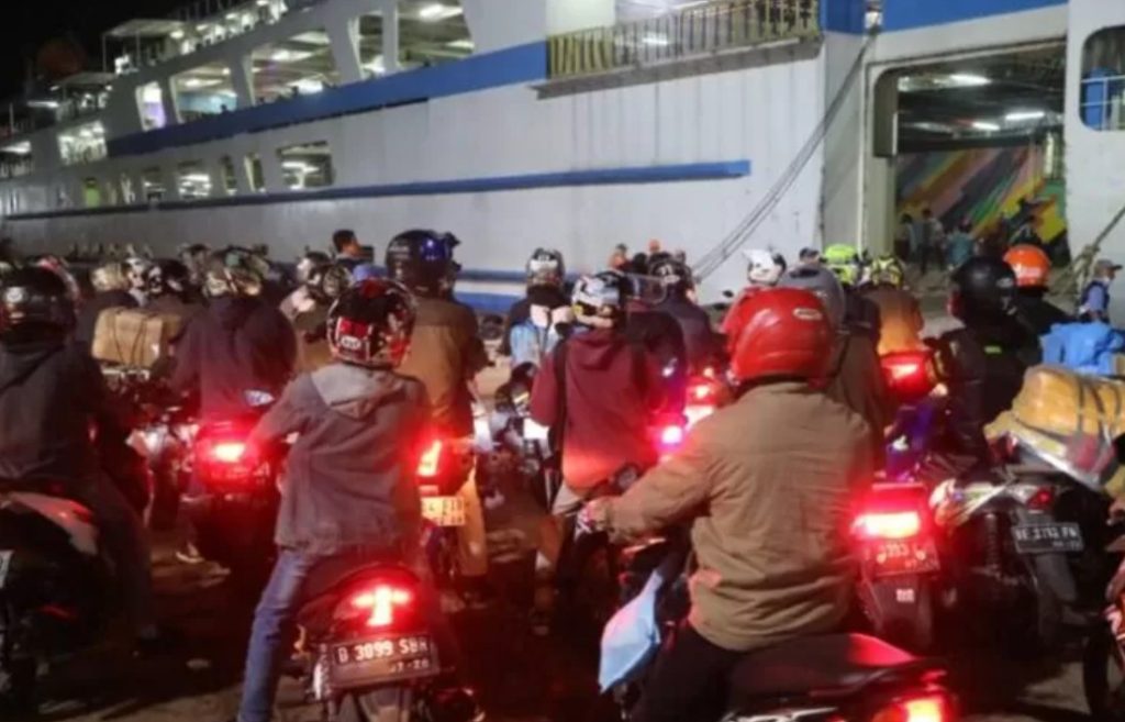 21 Ribu Pemudik Sepeda Motor Menyeberang ke Sumatera via Pelabuhan Ciwandan (dok ASDP)