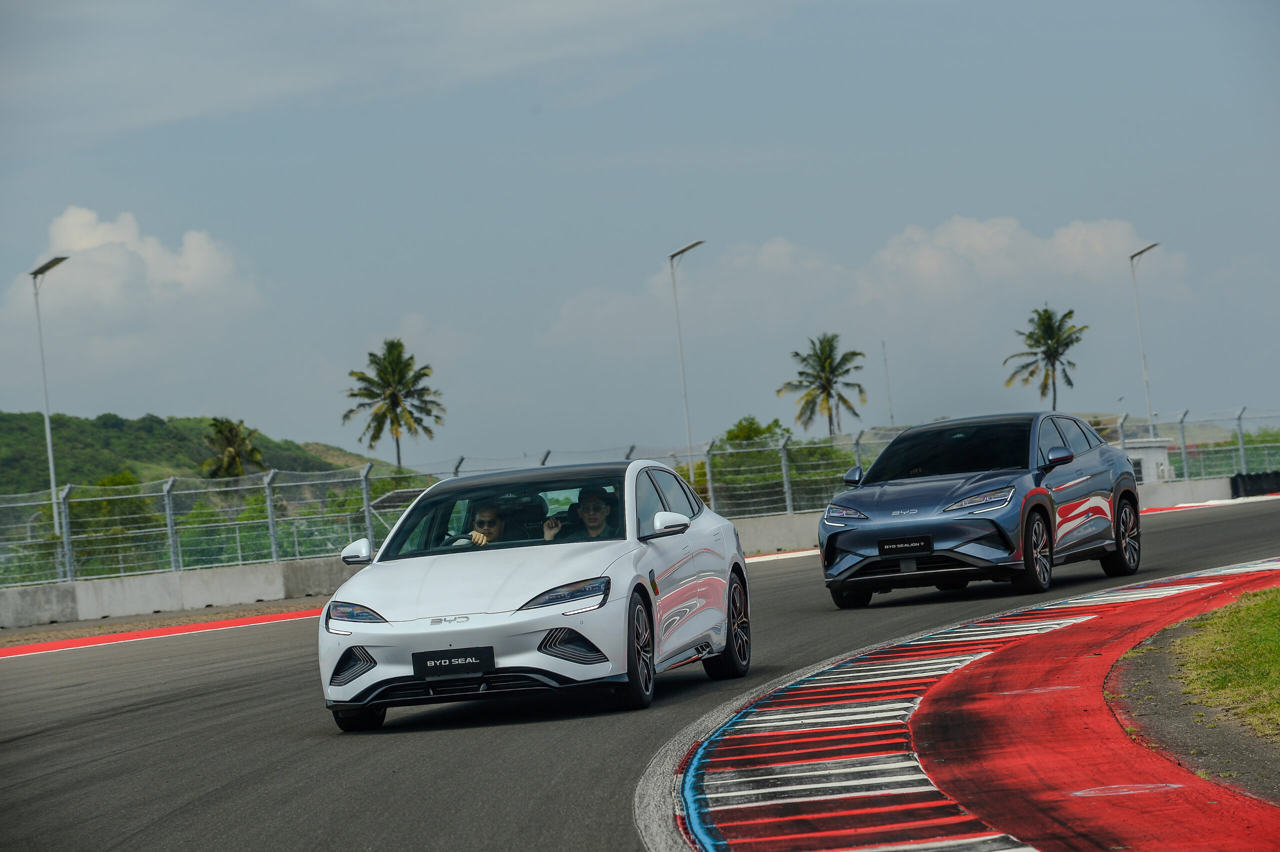 Beauty Shot Sealion 7 New Seal 7 scaled