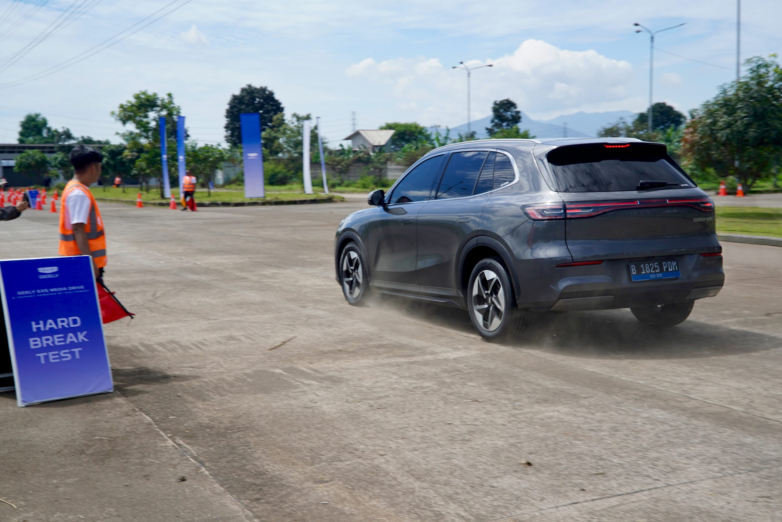 Body Roll Minim Pas Diajak Zig-zag, Begini Rasa Berkendara Geely EX5 IMG 20250520 133322 scaled