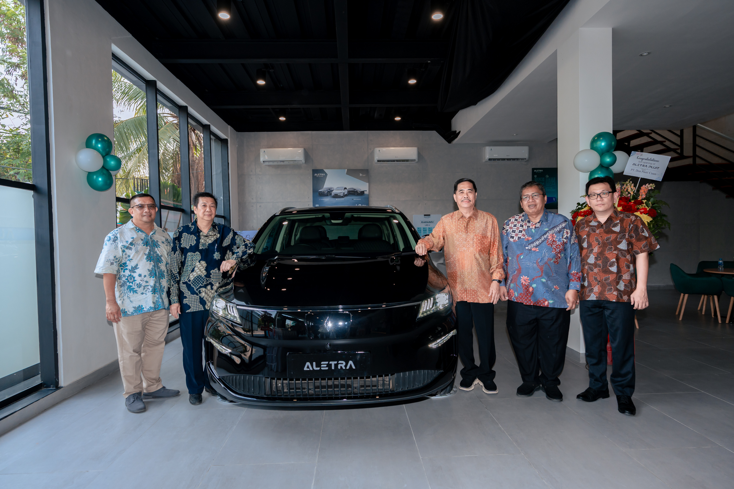 Dua Dealer Aletra 3S Perdana di Jakarta Resmi Beroperasi Jajaran Manajemen PT Aletra Mobil Nusantara 1