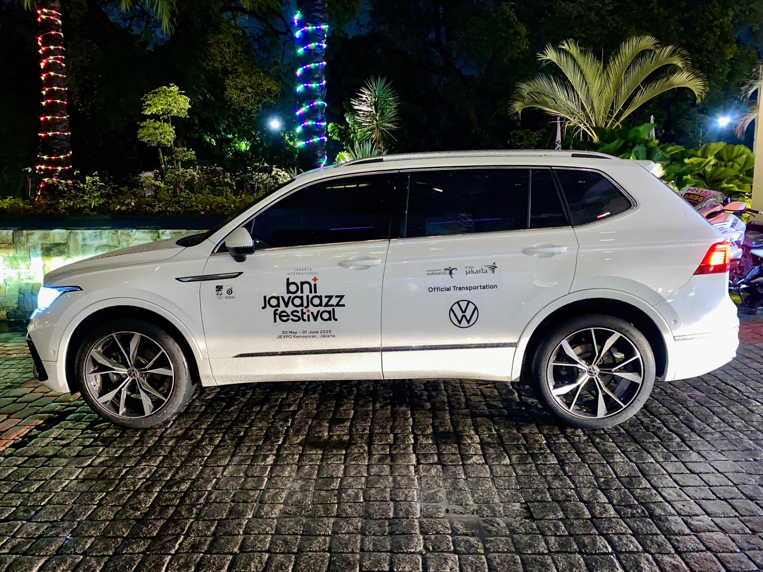 Volkswagen Indonesia Turut Mendukung Event Java Jazz 2025 Tiguan Allspace yang menjadi kendaraan operasional pengisi acara JJF 2025 2 scaled