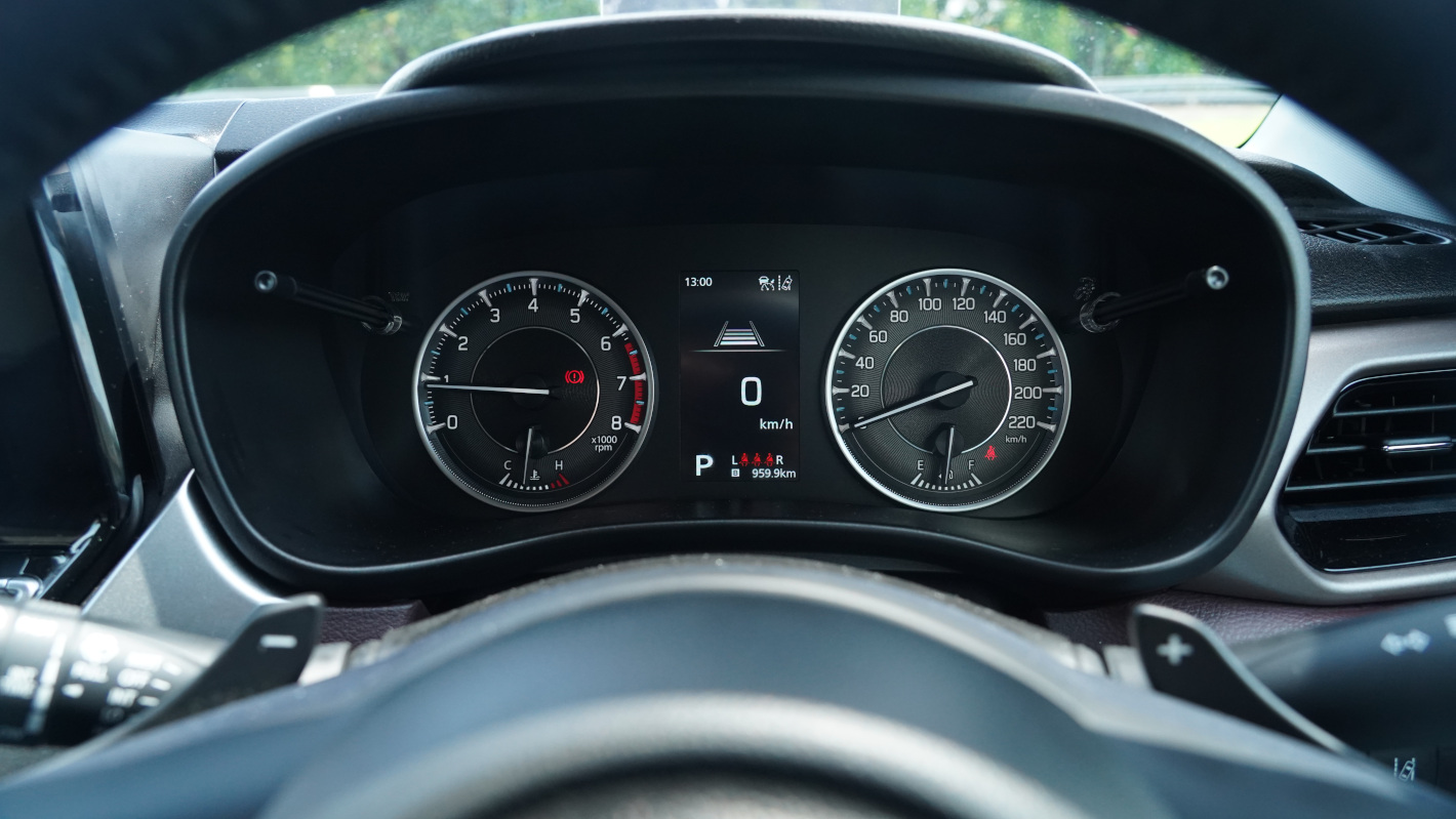 First Drive Suzuki Fronx Rasanya Seasyik Itu Harusnya Ada Dari Dulu, Ini dia Harganya! kabin suzuki fronx 2