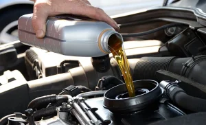 Perbedaan Oli Gardan dan Oli Mesin: Fungsi, Karakteristik, dan Waktu Penggantian