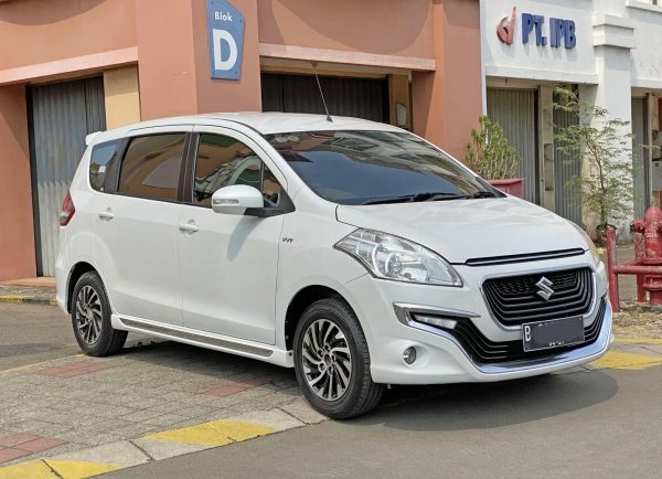 Ertiga Diesel Hybrid 2017 Irit Banget, Segini Harga Bekasnya di Pasaran! Kelebihan Ertiga Diesel Hybrid 2017 - Moladin