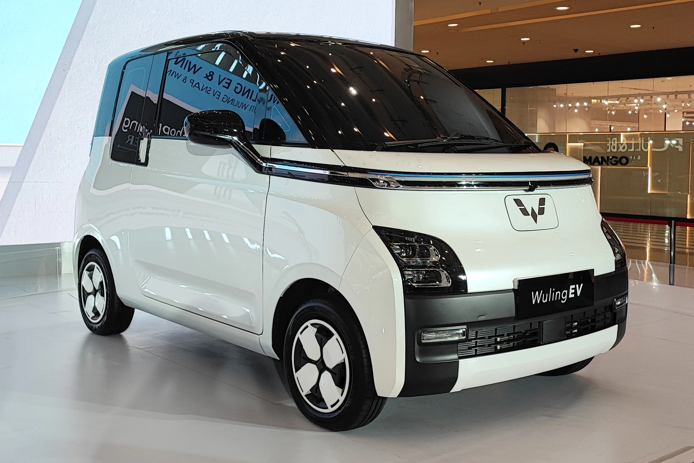 wuling air ev mobil listrik termurah di indonesia - moladin