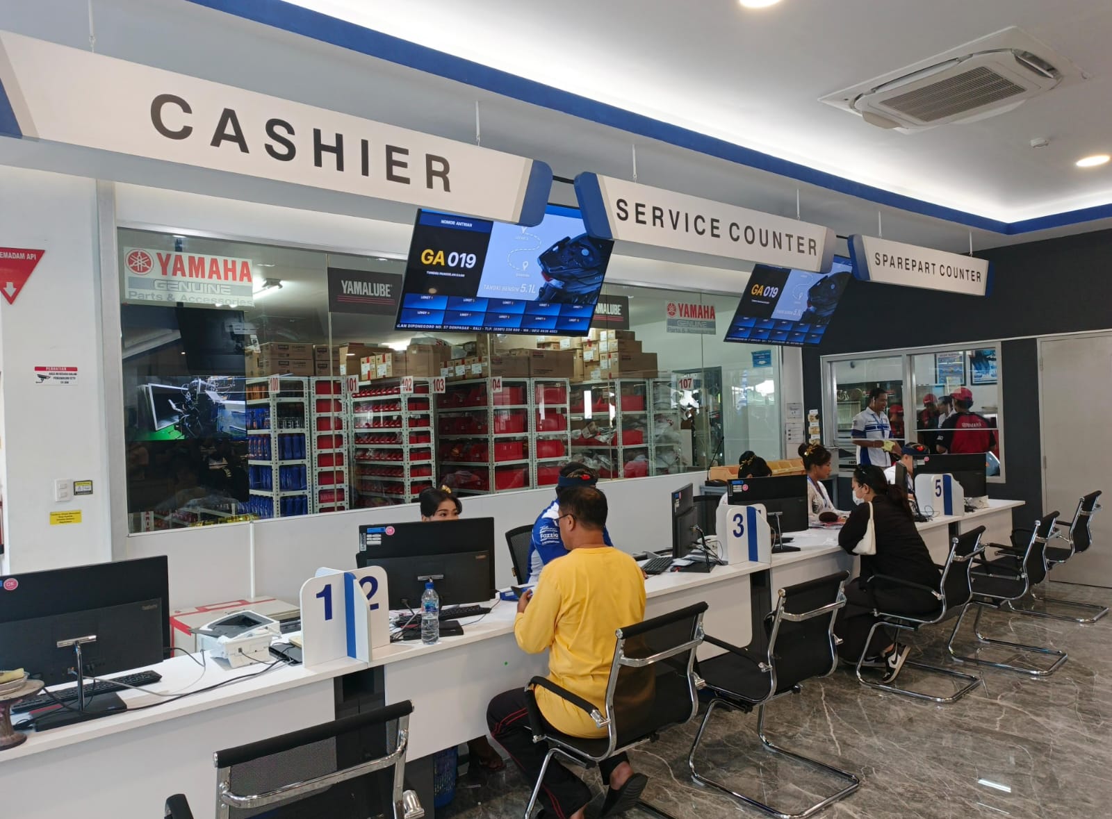 yamaha flagship shop denpasar 4
