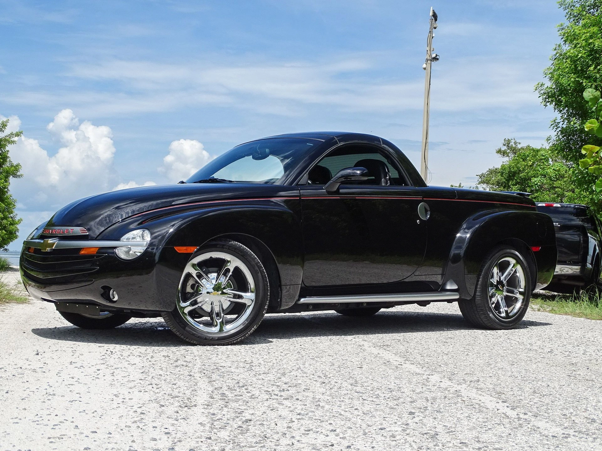 Chevrolet SSR mobil convertible - moladin