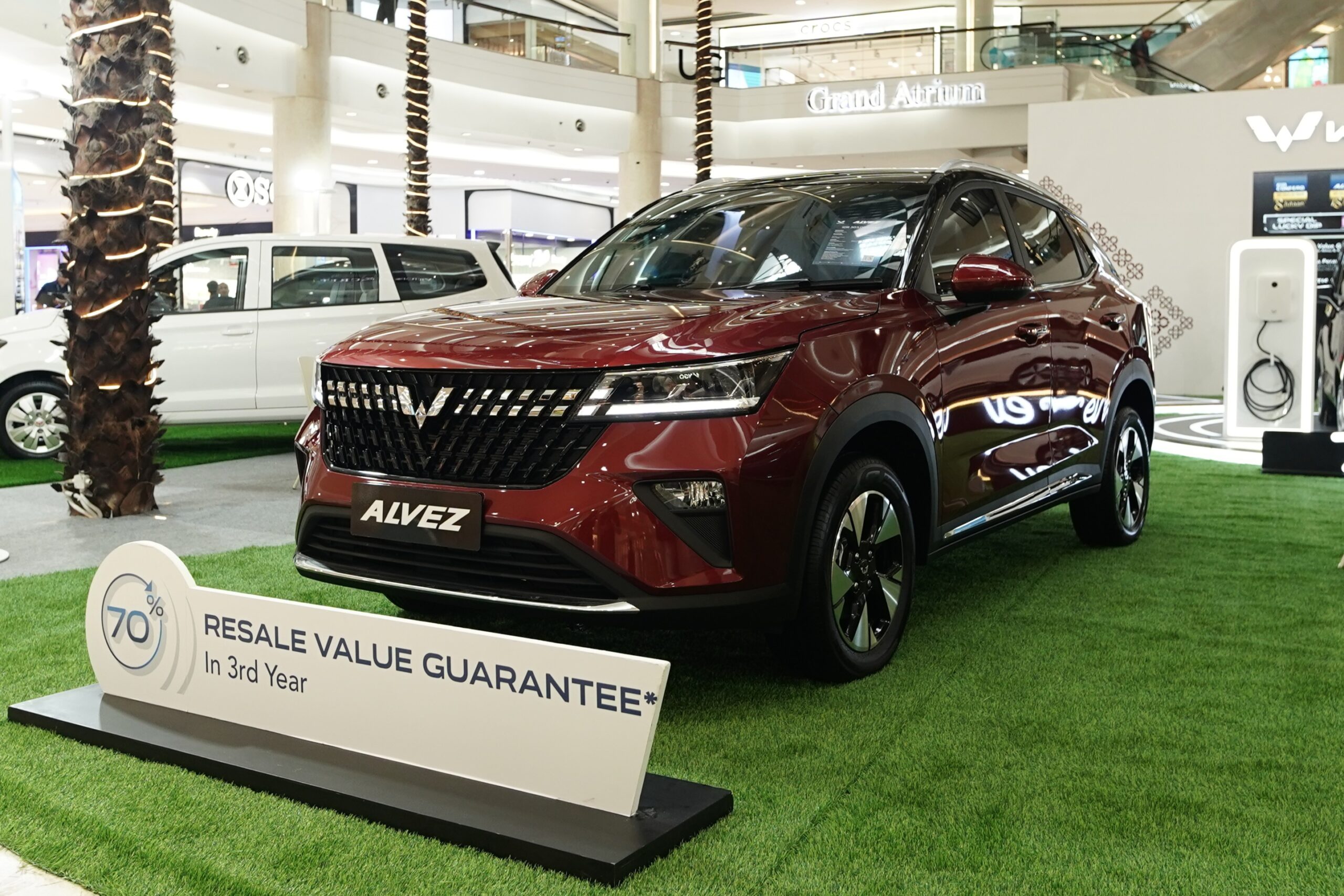 Dapatkan Wuling Alvez hanya dengan DP 18juta 70 resale value guarantee pada tahun ketiga kepemilikan dan gratis biaya jasa perawatan berkala hingga 8 tahun atau 100.000 km scaled