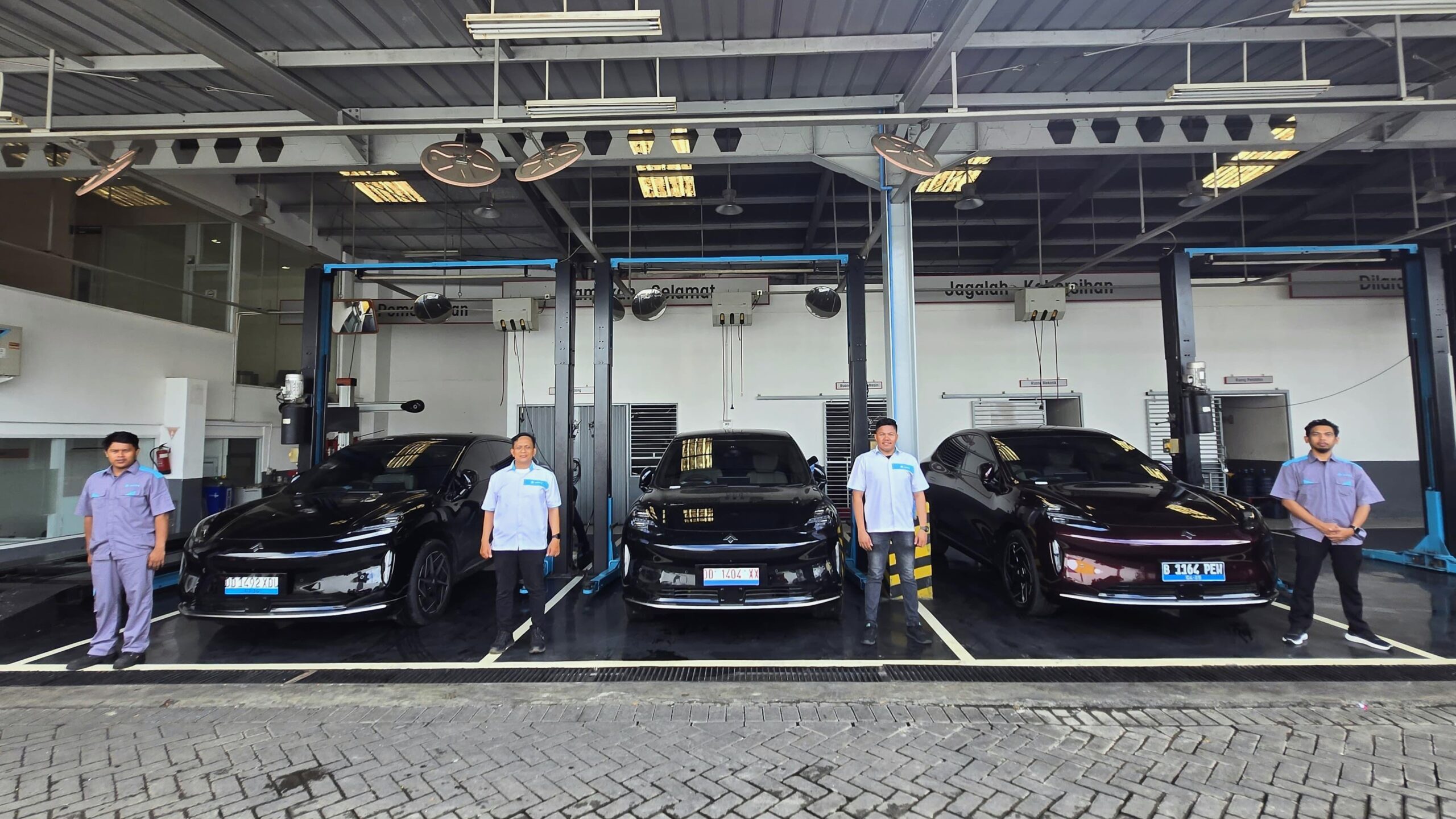 Pembukaan dealer AION Makassar sekaligus serah terima unit