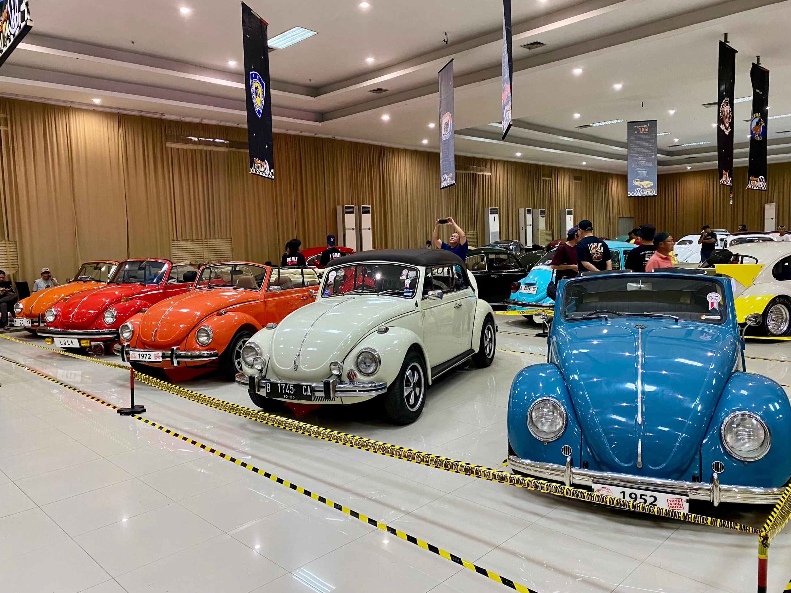 Deretan VW Beetle di Bandung Lautan VW dan Beetle Battle 2025 2 scaled