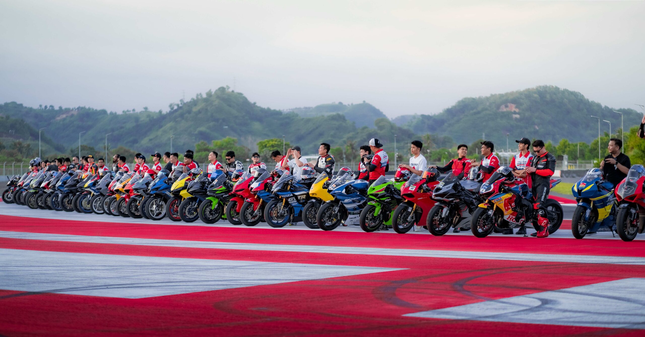 Para Peserta Michelin Mandalika Track Day scaled