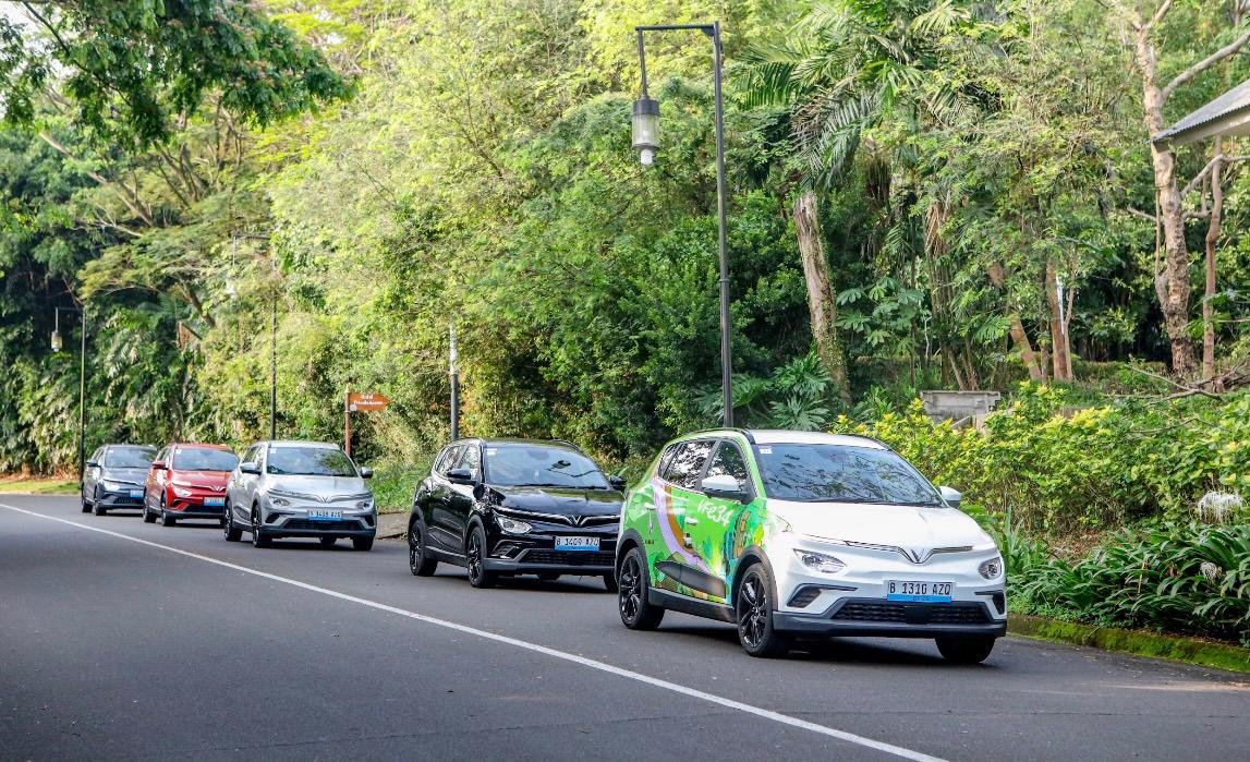 VinFast VF e34 Ajak Keluarga Urban Liburan Sarat Gaya dan Efisien