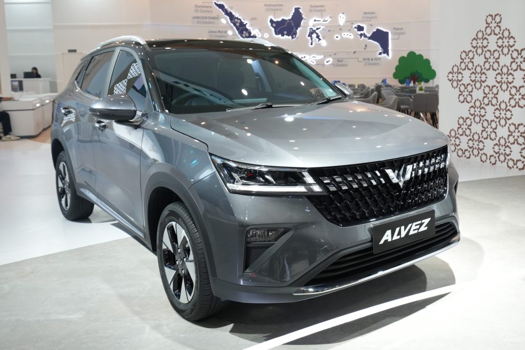 Wuling juga menghadirkan promo untuk Alvez dan Almaz berupa 70 Resale Value Guarantee dan Gratis Biaya Jasa Perawatan hingga 8 tahun scaled 1