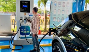 cara charge mobil listrik di SPKLU - moladin