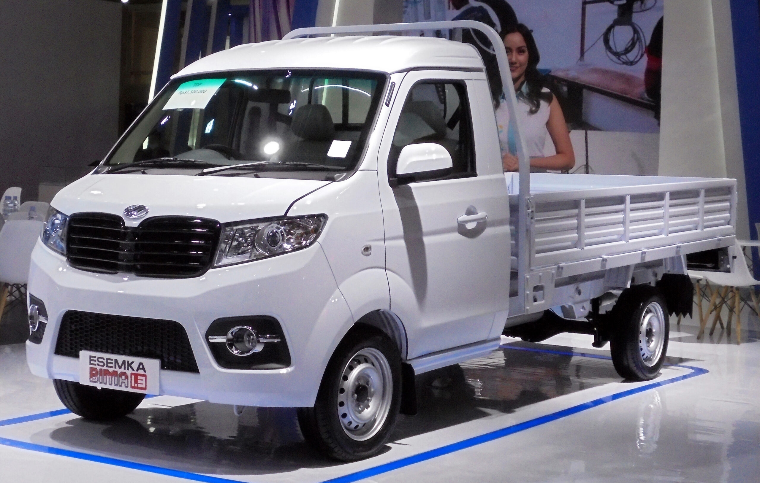 Apa Nama Merek Mobil Buatan Indonesia? Ini 14 Daftarnya esemka merek mobil buatan indonesia - moladin