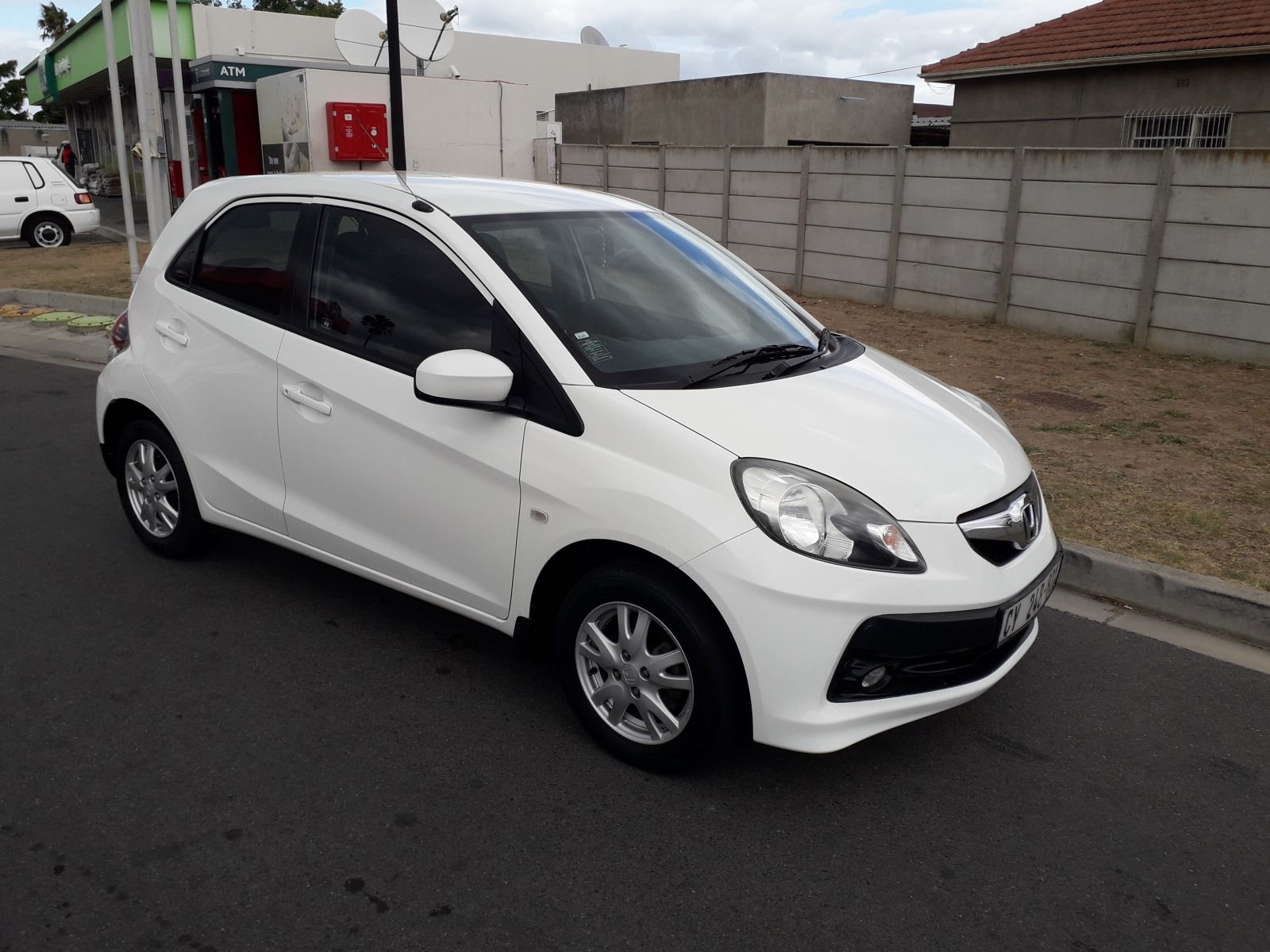 harga mobil bekas di bawah 100 juta Honda Brio 2015 - Moladin