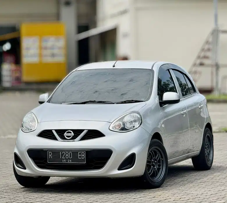 harga mobil bekas di bawah 100 juta Nissan March 2015 - Moladin