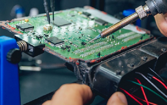 Jangan Asal Gas! Ini 9 Hal Tentang ECU Mobil yang Sering Dilupakan perbaikan ECU mobil - Moladin