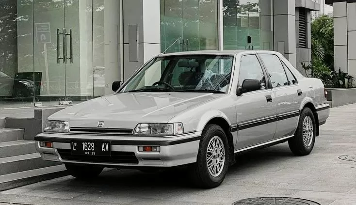 mobil sedan Honda Accord Prestige - Moladin