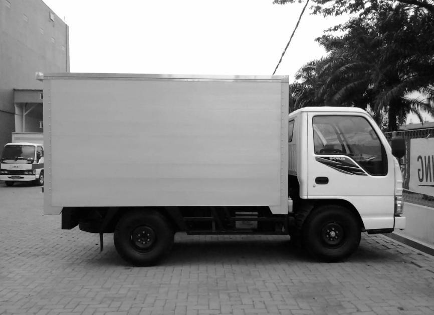 4 Rekomendasi Mobil Box Besar, Fitur, dan Tips Membelinya fitur dalam mobil box besar - moladin