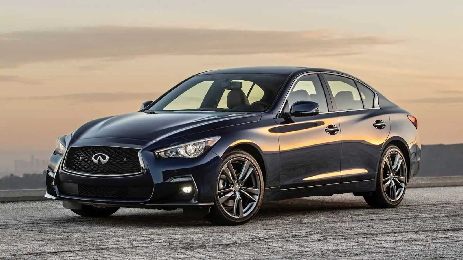sedan mewah Infiniti Q50 - Moladin