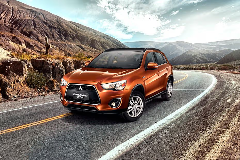 Cari Mobil Kecil Mitsubishi Murah dan Irit? Ini 5 Pilihannya! mobil kecil Mitsubishi Oultander Sport - Moladin