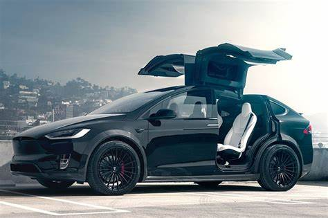 Mobil keluarga mewah Tesla Model X - Moladin
