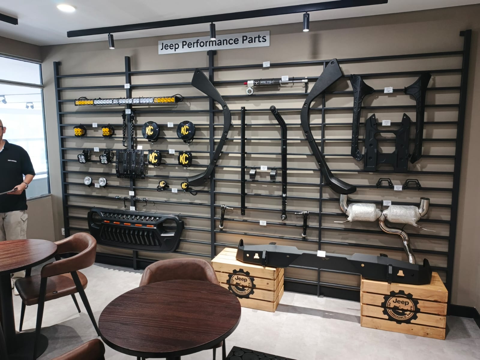 Perdana Jeep Lounge PIK Dibuka, Fasilitas Lengkap Segini Range Biaya Servisnya! jeepperformance1