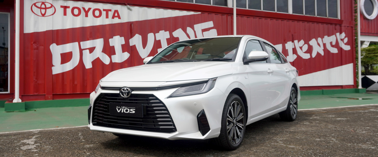 jenis mobil Toyota di segmen sedan - moladin