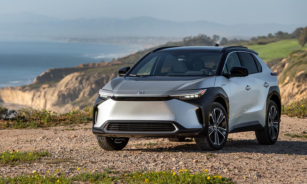 jenis mobil toyota di segmen mobil listrik - moladin