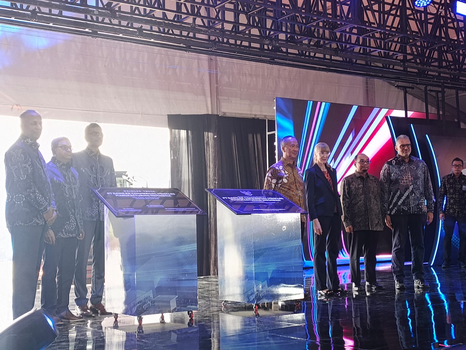 mercedes benz pabrik cikarang 3