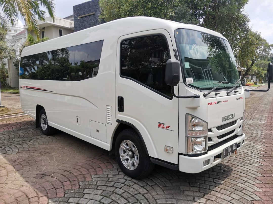mobil mini bus Isuzu Elf Microbus - Moladin