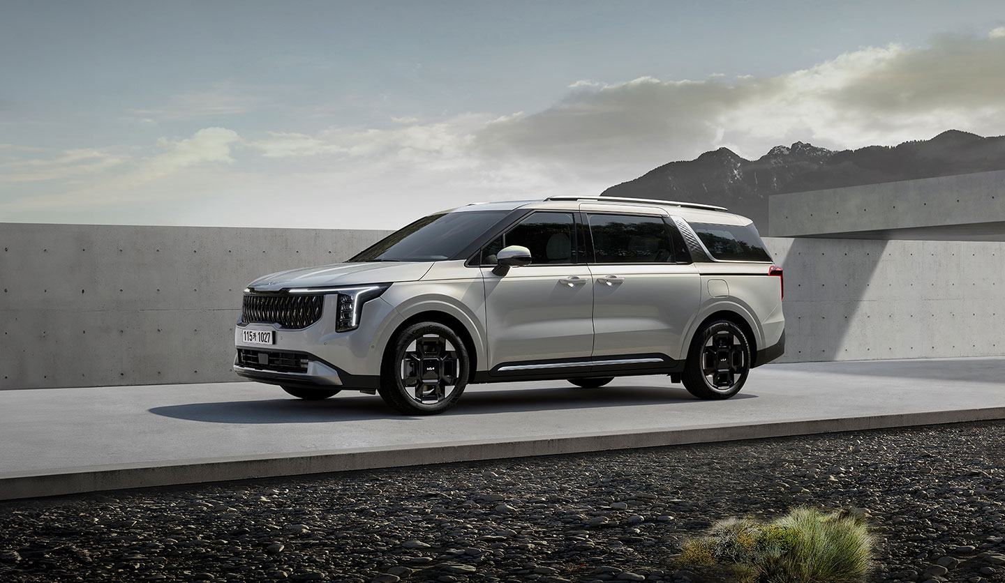 mobil mini bus KIA Carnival - Moladin