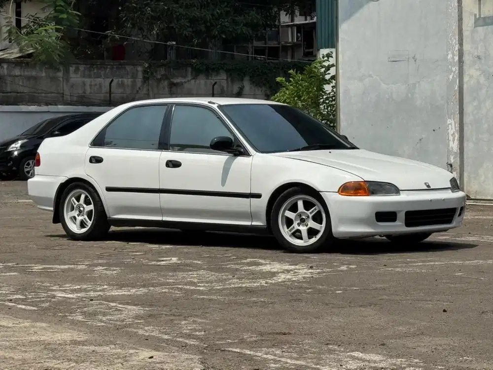 12 Mobil Sedan Lama Paling Dicari, Mulai Rp18 Jutaan! mobil sedan lama Honda Civic Genio - Moladin