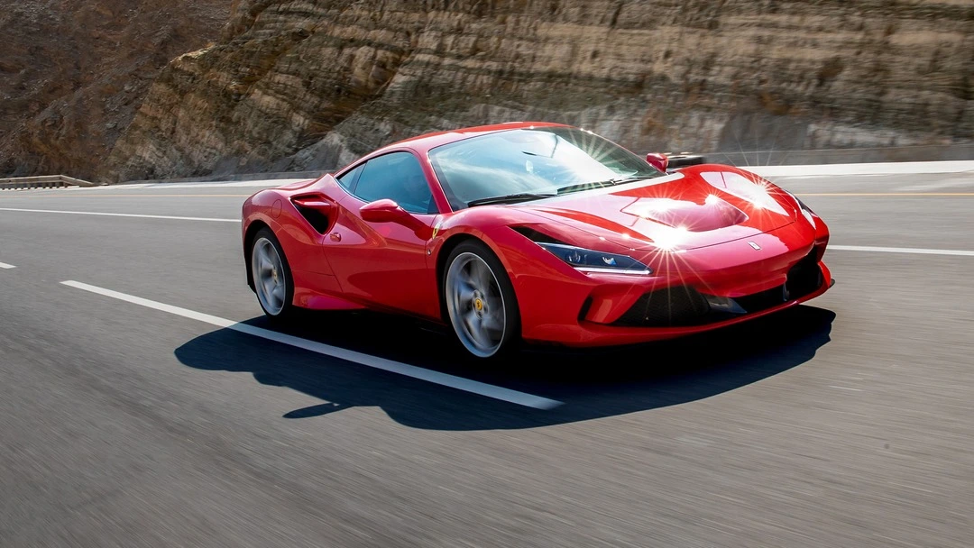mobil sport mewah Ferrari F8 Tributo - Moladin
